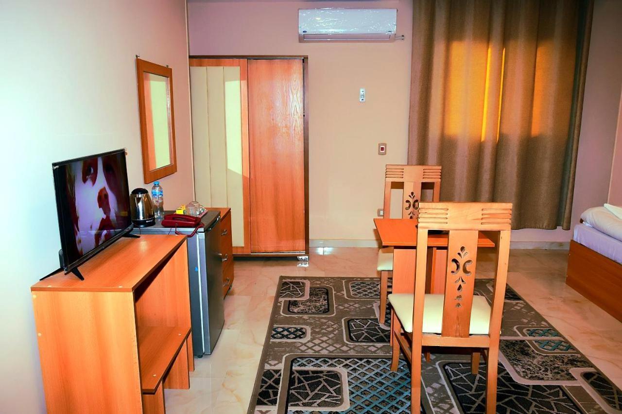 Grand Golden Pyramids View Hotel Kafrat al Jabal ภายนอก รูปภาพ