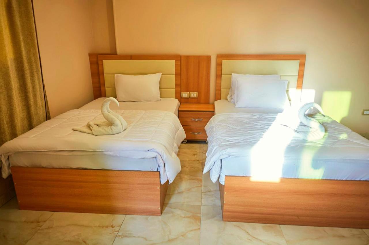 Grand Golden Pyramids View Hotel Kafrat al Jabal ภายนอก รูปภาพ