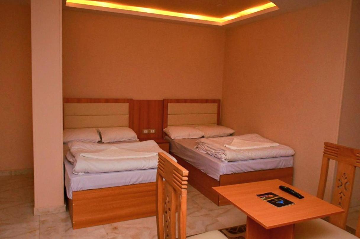 Grand Golden Pyramids View Hotel Kafrat al Jabal ภายนอก รูปภาพ