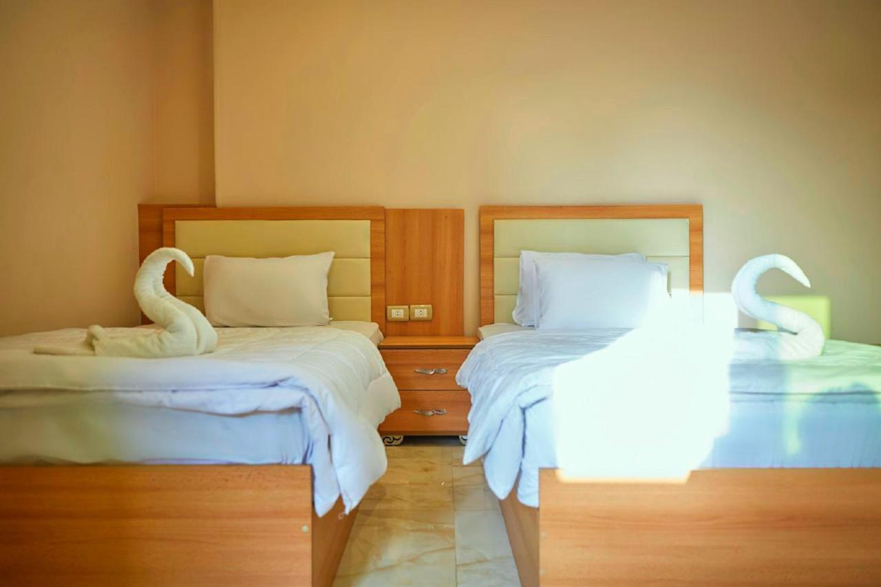Grand Golden Pyramids View Hotel Kafrat al Jabal ภายนอก รูปภาพ