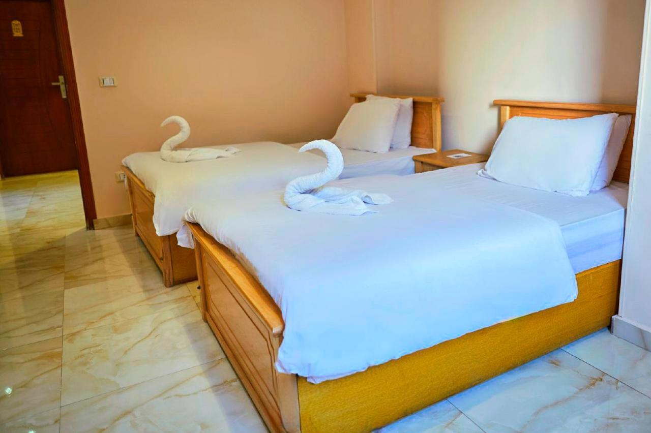 Grand Golden Pyramids View Hotel Kafrat al Jabal ภายนอก รูปภาพ