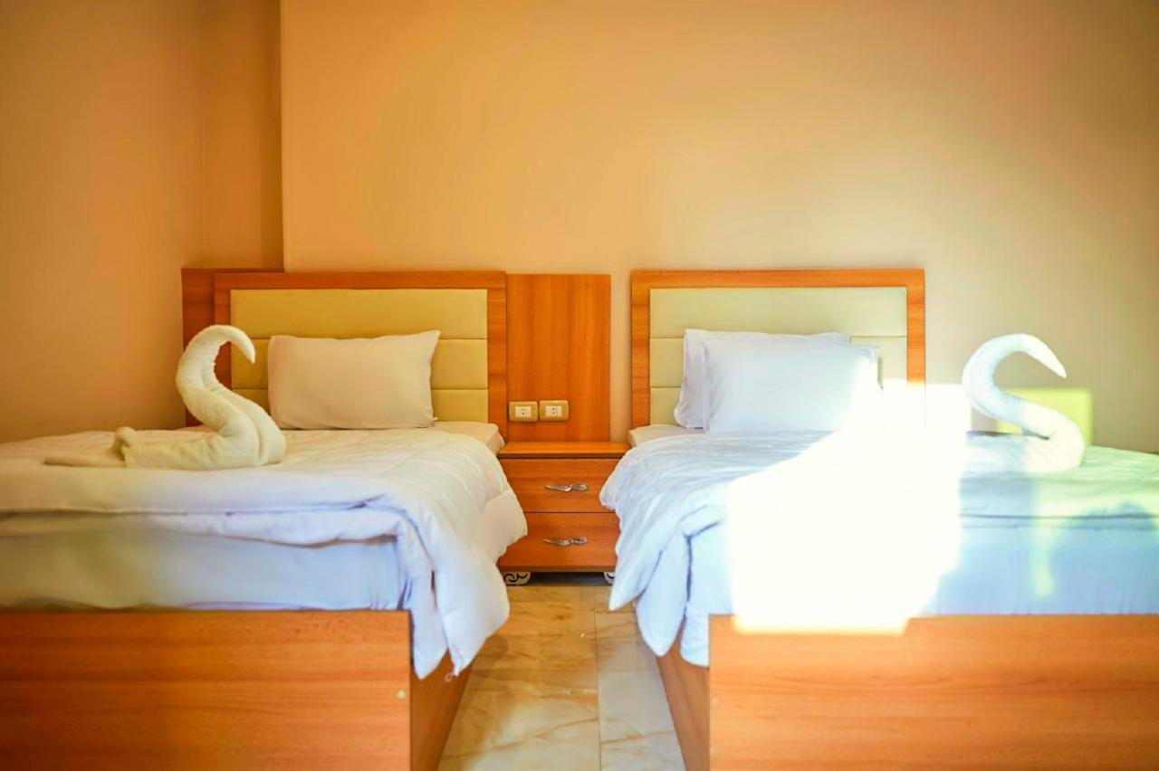 Grand Golden Pyramids View Hotel Kafrat al Jabal ภายนอก รูปภาพ