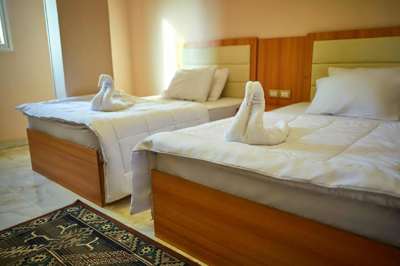 Grand Golden Pyramids View Hotel Kafrat al Jabal ภายนอก รูปภาพ