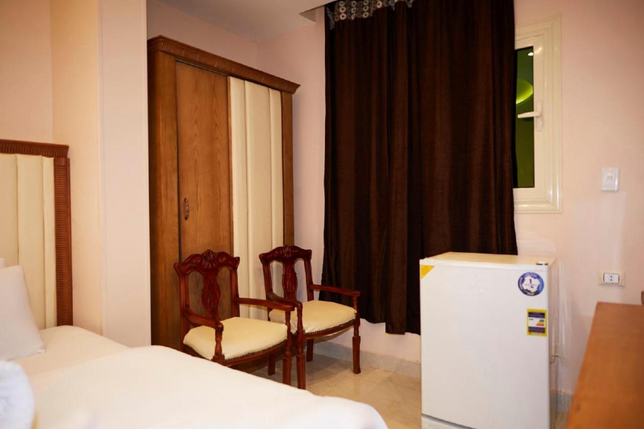 Grand Golden Pyramids View Hotel Kafrat al Jabal ภายนอก รูปภาพ